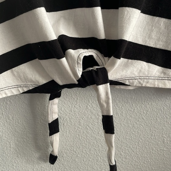 Levi's Black and White Striped Front Tie T-shirt Women's Size Large - Picture 2 of 6